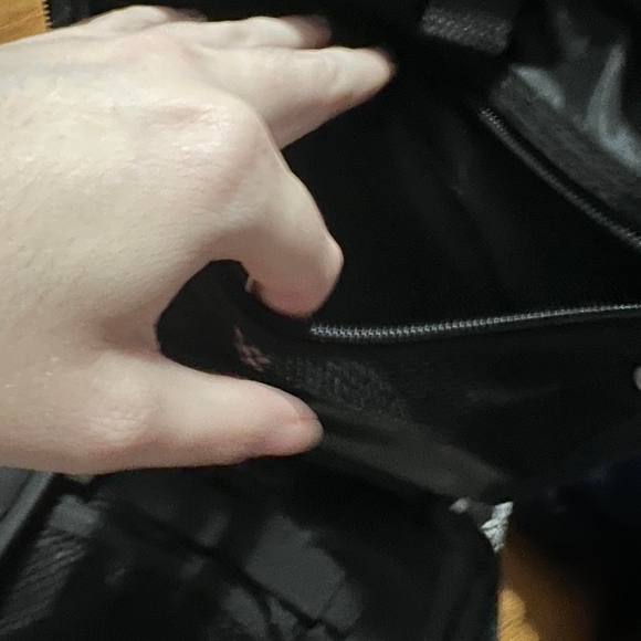 Eddie Bauer Black Toiletries/Travel Bag - Picture 5 of 6